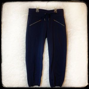 ATHLETA  women’s work out Capri pants size XXS